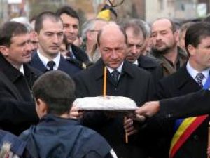 În numele statului: Băsescu cere scuze victimelor represiunii din 1987 din Braşov