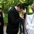 Crin Antonescu a primit binecuvântarea preotului paroh al bisericii Mirăuţi din Suceava pentru a avea succes în activitatea sa