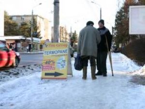 Creşterea şi apoi scăderea temperaturilor a transformat trotuarele municipiului Suceava în patinoare naturale