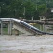 Două conducte de apă potabilă de peste râul Suceava, din zona Bazarului, au fost afectate în noaptea de luni spre marţi de viituri