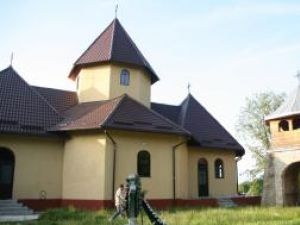 Biserica din satul Văşcăuţi unde preotul Gheorghe Cristinel Pînzaru este paroh