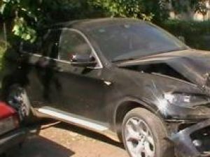 Autoturismul BMW a lui Turtureanu are avarii serioase în partea din faţă
