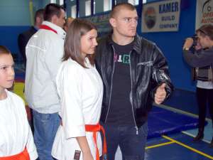 Cătălin Moroşanu a fost principalul punct de atracţie pentru sucevenii prezenţi la inaugurarea sălii de MMA Bucovina Fight Team
