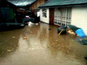 Zeci de oameni, loviţi de blestemul inundaţiilor în Săptămâna Patimilor