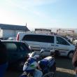 Aproape 20 de poliţişti au descins ieri dimineaţă în piaţa de la Vereşti