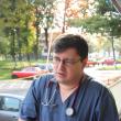 Medicul urgentist Tiberius Brădăţan, de la Spitalul Suceava, a făcut ieri front comun cu colegii săi
