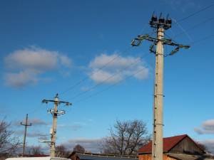Aproximativ 1,5 milioane de oameni, dintre care jumătate din judeţul Suceava, au rămas ieri fără energie electrică