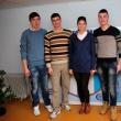 Geanina Beleagă alături de antrenorul Ioan Despa și colegii săi premiați de la secția de canotaj a CSM Suceava