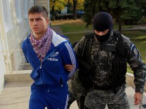 Ilie Emanuel Miron a fost adus marţi după-amiază la sediul Judecătoriei Suceava