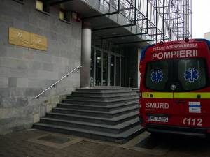 Angajaţii DNA Suceava au sunat la ambulanţă, iar un echipaj medical şi-a făcut apariţia la sediul instituţiei