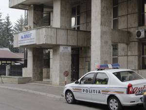 Sâmbătă dimineaţă, sute de poliţişti şi jandarmi au descins în 71 de locaţii, vizat fiind şi sediul Oficiului Naţional pentru Jocuri de Noroc – Serviciul Teritorial Nord-Est Suceava