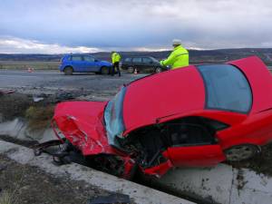 Femeia din maşina Audi, de culoare roşie, nu a mai putut fi salvată