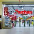 Reţeaua de hipermarketuri Auchan este pusă la dispoziţia acestora pentru desfacerea produselor fabricate în România