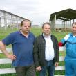 Trei dintre frații Costan și primarul comunei Liteni, Tomiţă Onisii, la ferma de unde provine &quot;Iaurtul de altădată&quot;