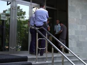 Suspecţi aduşi ieri la audieri la Parchetul de pe lângă Judecătoria Suceava