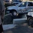 Maşina poliţiei a lovit în lateral o Dacia Logan a cărei şoferiţă nu a acordat prioritate