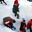 Deși au fost săpate gropi în zăpadă de până la patru metri, din păcate, nici de această dată corpul bărbatului nu a fost găsit