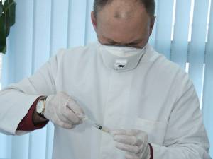 Medicii s-au izbit de refuzul unor părinți pentru vaccinarea antihepatică a copiilor