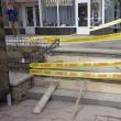 Scările din staţia de la Bancă, înconjurate cu bandă de avertizare