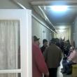 Câteva zeci de oameni aşteptau marţi să-şi depună cererile la centrul local Suceava al APIA