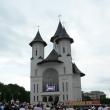 Peste 3.000 de credincioşi au participat la slujba de sfinţire a Catedralei „Învierea Domnului”
