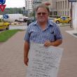 Antrenorul Toader Flămând a protestat în centrul Sucevei împotriva conducerii Liceului cu Program Sportiv