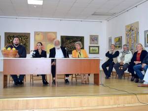 Vernisajul expoziţiei de grup „4 plus 1”, având ca temă „Mărul”