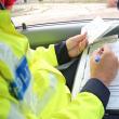 Poliţiştii au retras în timpul derulării controalelor 16 permise de conducere şi au aplicat sancţiuni de aproape 75.000 de lei