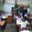Dănuț Chidoveț și Gheorghe Flutur au împărţit cadouri de Moș Nicolae elevilor și preşcolarilor din Dărmănești