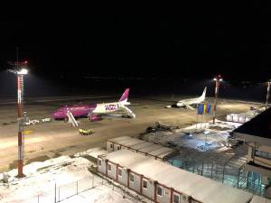 Mai multe curse aeriene ale Wizz Air şi Blue Air care nu au putut ateriza la Iaşi au ajuns la Suceava