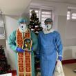 Preotul Constantin Diaconașu și masterandul la Teologie Pavel Cerlincă, la pacienții cu Covid din spital