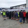 Sute de angajați din Siret ai HS Timber Productions au protestat împotriva închiderii fabricii