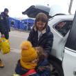 Rebeca a împărțit neobosită jucării copiilor ucraineni refugiați de război