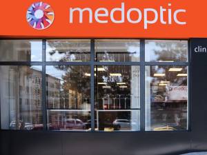 Medoptic Burdujeni te ajută cu un consult gratuit, să poți avea grijă de vederea părinților tăi