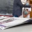 Profesor care pălmuiește un elev