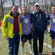 Primarul Radu Reziuc (stânga) și viceprimarul Ioan Ichimov (dreapta) i-au aplaudat și felicitat pe cei trei rugbiști originari din Mitocu Dragomirnei