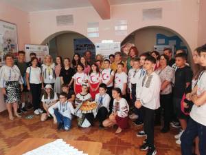 Elevi și profesori din Lituania, Grecia, Portugalia, Slovacia și Turcia la Școala Gimnazială Nr. 4 Suceava, într-o experiență de mobilitate Erasmus+, în cadrul proiectului „Let&#039;s go to learn outside !”