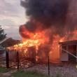 Casă distrusă de un puternic incendiu pornit în condiții neclare
