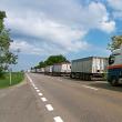 Flutur a arătat că în prezent sunt peste 100 de tiruri care stau în rând, însă au fost perioade în care coloana se întindea pe câțiva kilometri