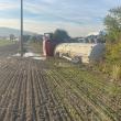 O cisternă încărcată cu vin s-a răsturnat după impactul cu un tractor