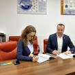 Semnarea celor două contracte pe P.N.R.R. a fost făcută de către viceprimarul Lucian Harșovschi, la sediul Direcției Generale de Implementare a Planului Național de Redresare