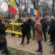 Protest AUR, palid, în fața Primăriei Municipiului Rădăuți