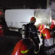 Autoutilitară distrusă parțial într-un incendiu