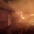 Patru gospodării, afectate de un uriaș incendiu