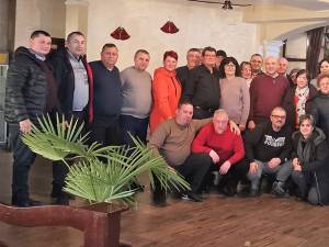 Membri ai Sindicatului „Autobuzul” la ședința de final de 2022