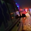 Autocar răsturnat în afara drumului, la ieșire din Salcea spre Dumbrăveni