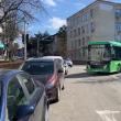 Circulația rutieră, blocată în zona Policlinicii Areni din cauza unui șofer care a lăsat mașina în curbă