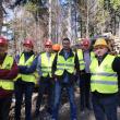 Conferință în pădure, cu parcurgerea traseului lemnului, de la exploatare la biomasă