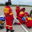 Doi pacienți critici din Suceava au fost transportați simultan cu un avion SMURD
