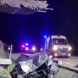Un mort și doi răniți după ce șoferul unui BMW a lovit un cap de pod și mașina s-a făcut zob